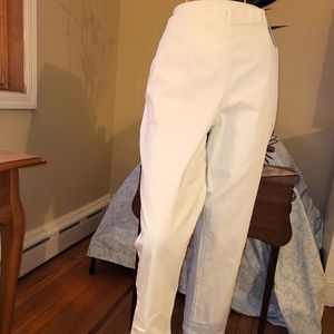 Croft & Barrow white capris size 16p short